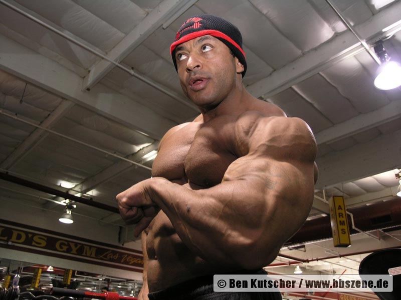 Mustafa Mohammad in Gold`s Gym