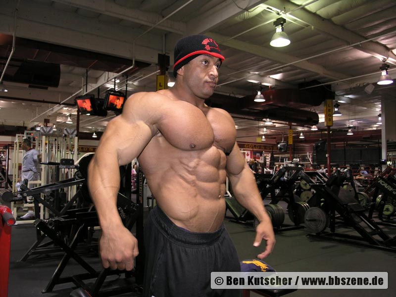 Mustafa Mohammad in Gold`s Gym
