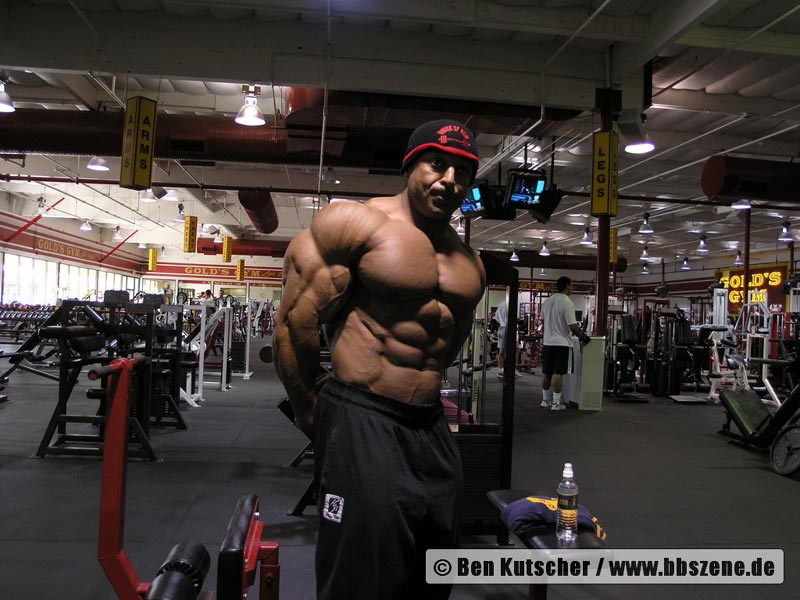 Mustafa Mohammad in Gold`s Gym