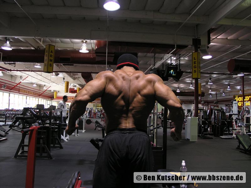Mustafa Mohammad in Gold`s Gym