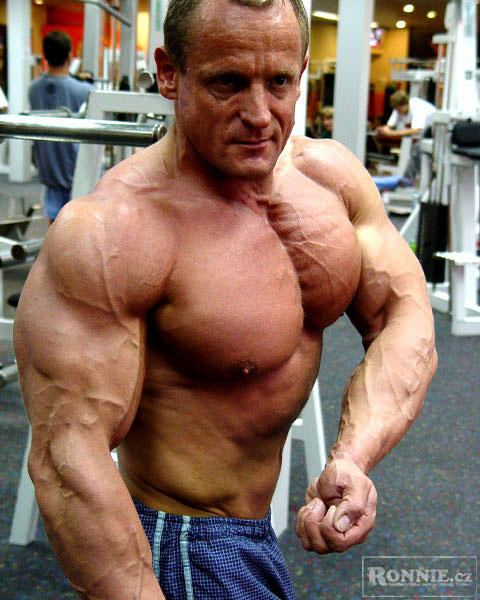L��a Kur��k 3 t�dny p�ed Mr. Universe