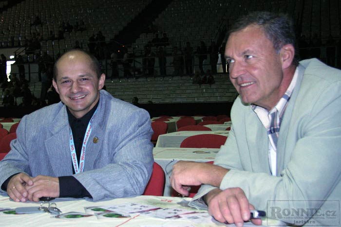 To se ti to sm�je, Olegu, ty u� titul mistra sv�ta m�.