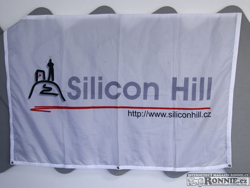 Studentsk� klub Silicon Hill zde poskytl kluk�m skv�l� z�zem�.