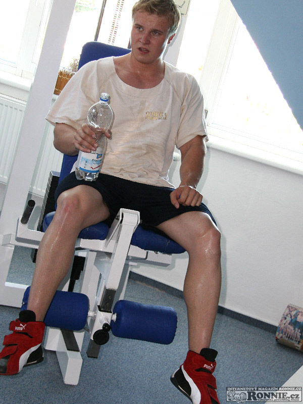 Filip nav�il 106 kg (na sout�i 92,5 kg) p�i 188 cm v��ky.