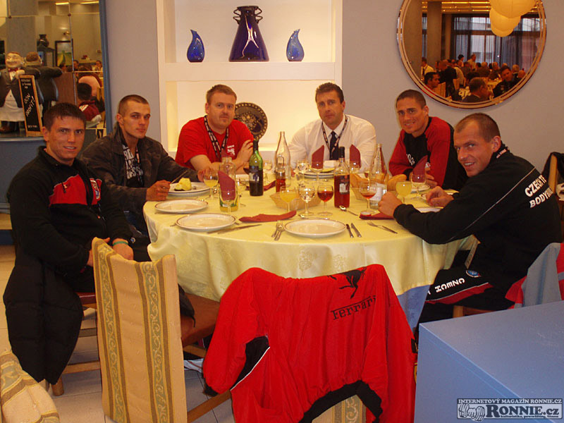 Sl�vek, Franta, Martin Hrmo, Radek, Ota a Ruda na z�v�re�n�m rautu