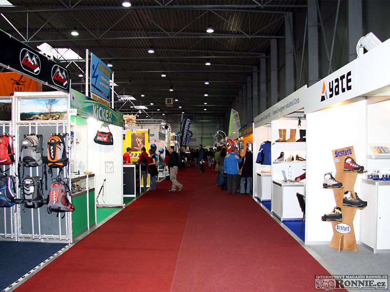 Prvn� a druh� hala pat�� outdoorov�mu oble�en� a vybaven�