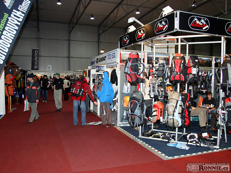 Prvn� a druh� hala pat�� outdoorov�mu oble�en� a vybaven�