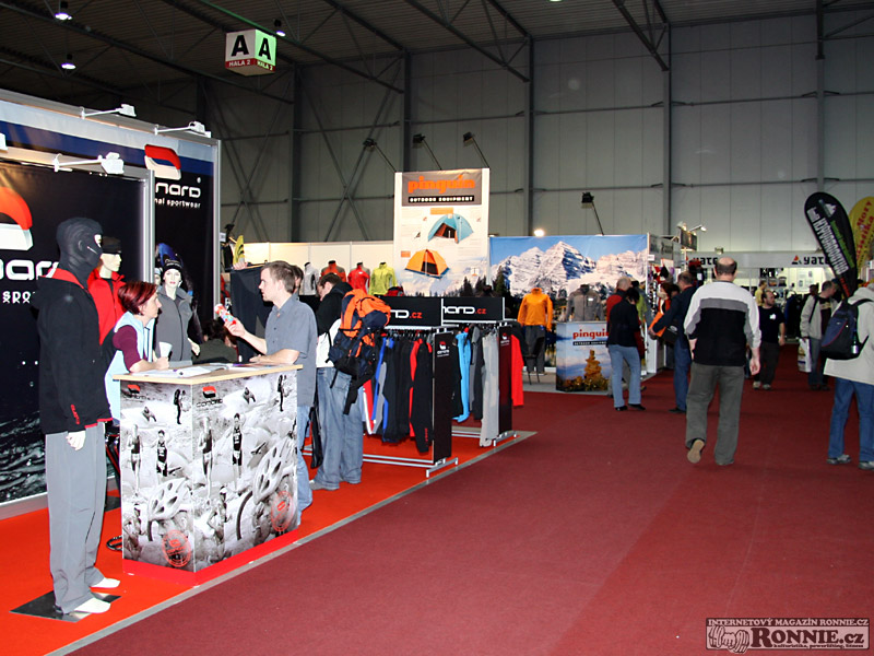 Prvn� a druh� hala pat�� outdoorov�mu oble�en� a vybaven�