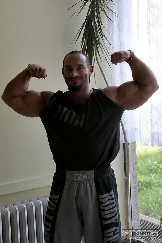 Daniel Pech�nek