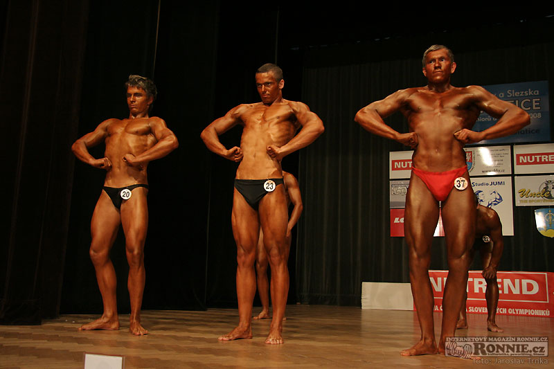 Kulturistika junio�i - do 77 kg