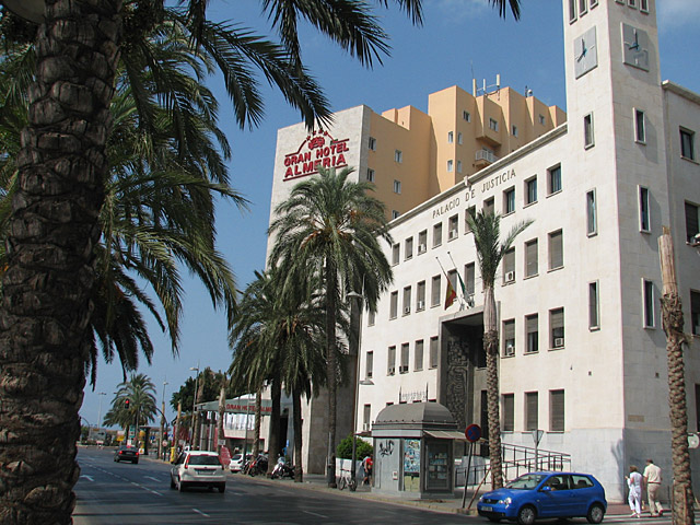 Hotel Almeria byl p��mo u mo�e.