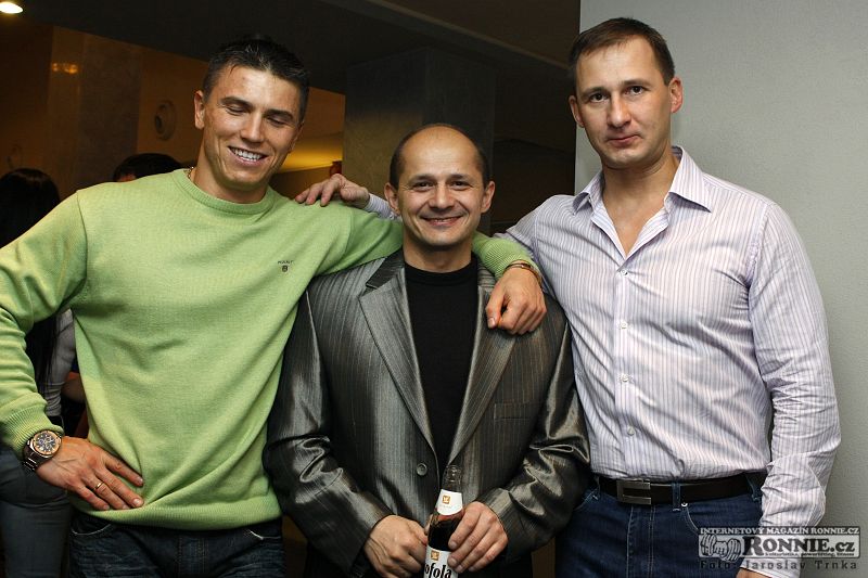 Sl�vek Vinogradov, Oleg Zhur a rusk� rozhod��