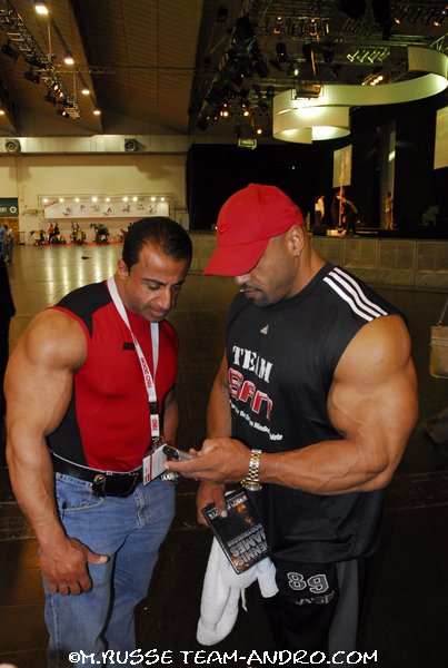George Farah a Dennis James