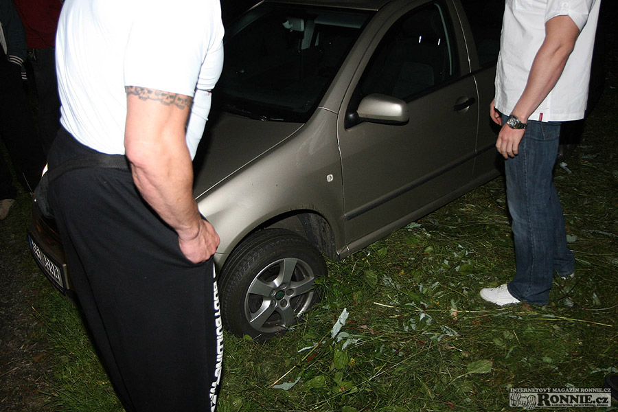 Chickeneaterovo zapadl� auto...