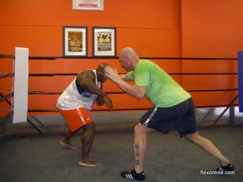 Kevin English a fighter Derek Panza