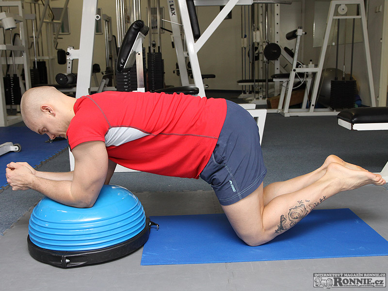 Protahov�n� m. quadratus lumborum na bosu