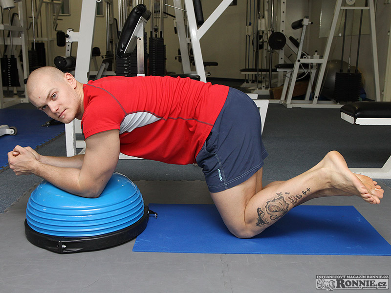 Protahov�n� m. quadratus lumborum na bosu