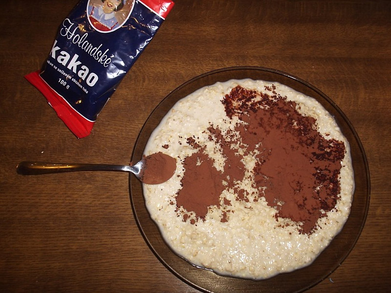 Posypeme kakaem.