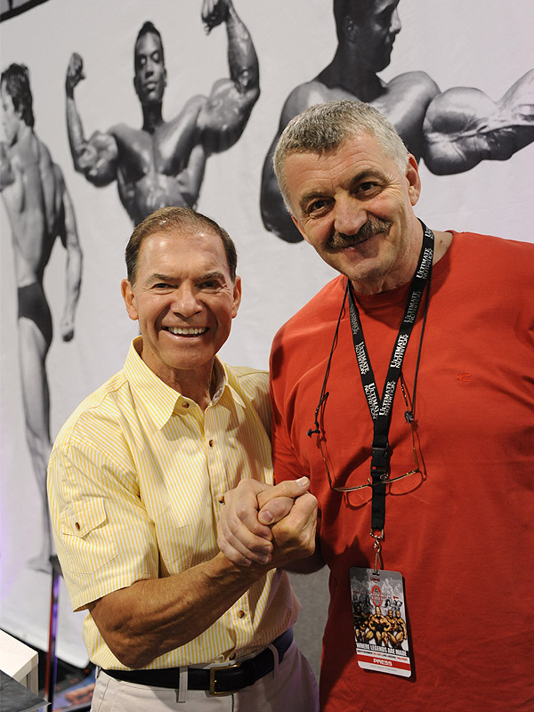 �udov�t Major s prvn�m v�t�zem Mr. Olympia Larry Scottem.