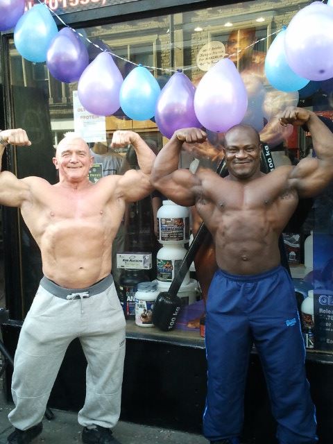 Bernie Cooper a Nana Manu 
