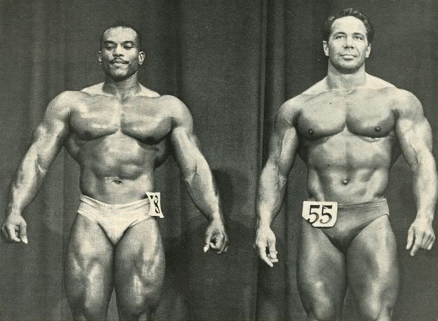 Sergio Oliva a Bill Pearl na NABBA Mr. Universe 1971