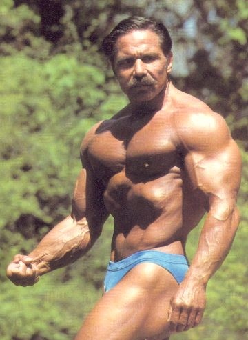 Bill Pearl v pades�ti letech