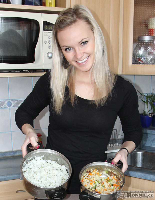 Jako p��loha se hod� t�eba r��e a du�en� zelenina.