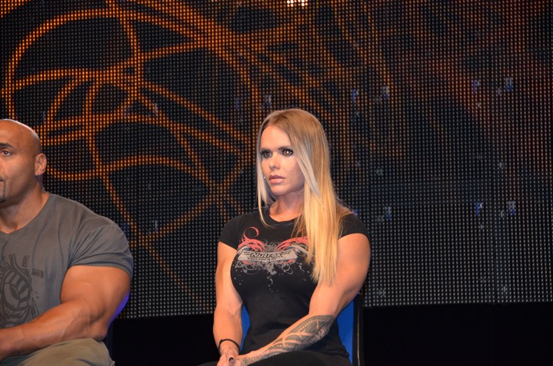 Dennis James, Larissa Reis