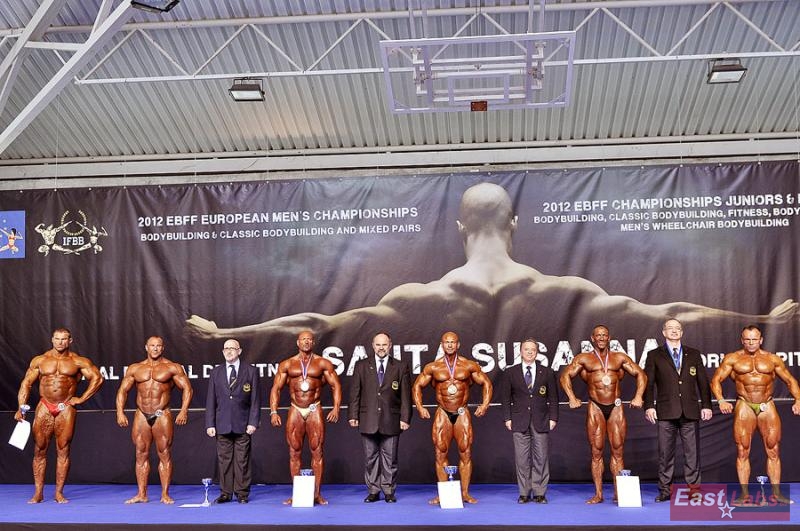 Finalist� kulturistiky mu�� masters nad od 40 do 49 let nad 90 kg