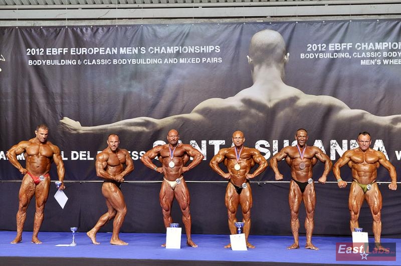 Finalist� kulturistiky mu�� masters nad od 40 do 49 let nad 90 kg