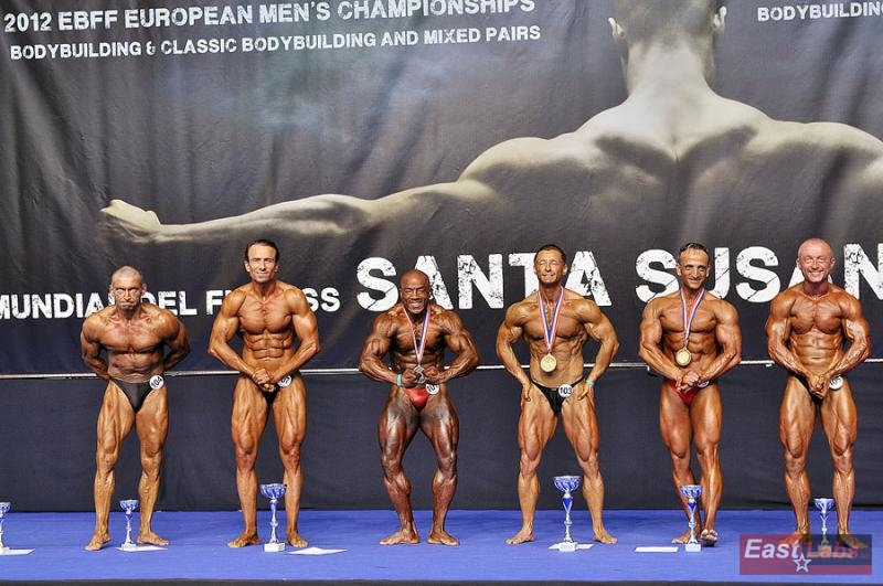 Finalist� kulturistiky mu�� masters nad od 40 do 49 let do 70 kg