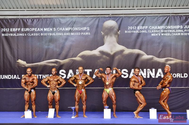 Finalist� kulturistiky mu�� masters nad od 40 do 49 let do 80 kg