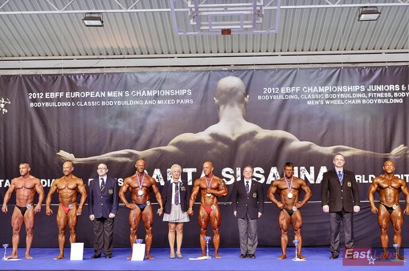 Finalist� kulturistiky mu�� masters nad od 40 do 49 let do 90 kg