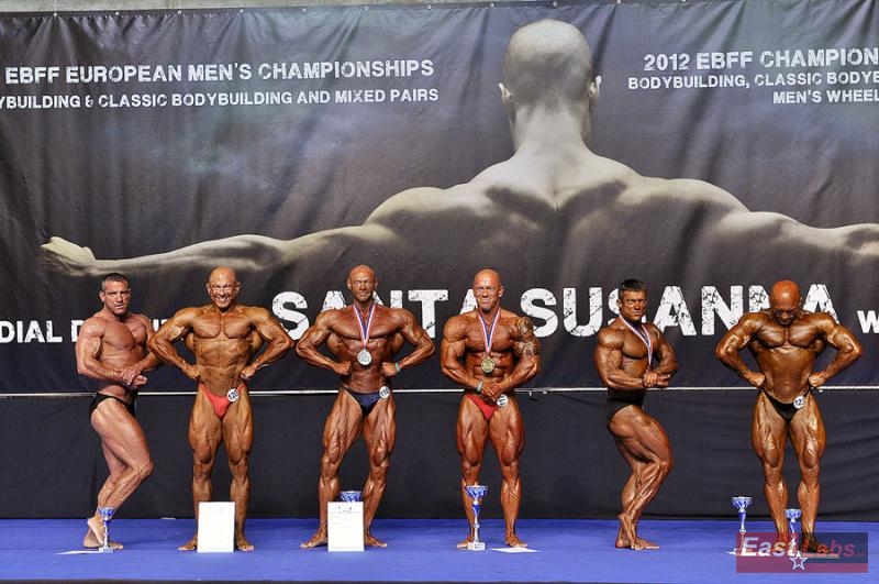 Finalist� kulturistiky mu�� masters nad od 40 do 49 let do 90 kg
