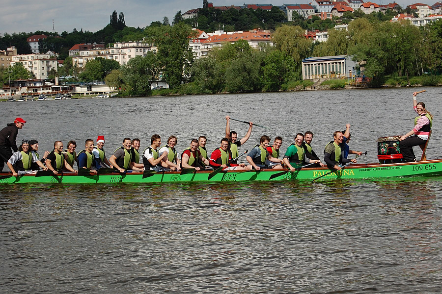 Mezifakultn� z�vod dra��ch lod� 2012