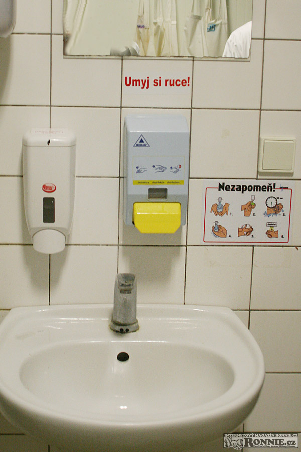 V z�vod� plat� p��sn� hygienick� pravidla.