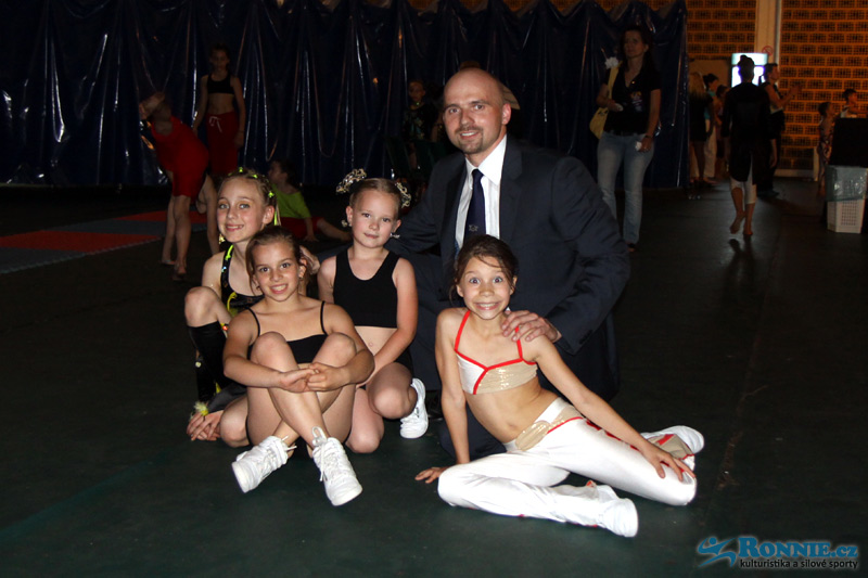 Kate�ina Kn�pkov�, Daniela Kohoutov�, Eli�ka Plickov�, Eli�ka Pokorn� a Martin Jebas