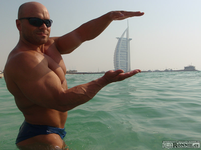 Luk� Osladil a man�el� �pinglovi na dovolen� v Dubaji