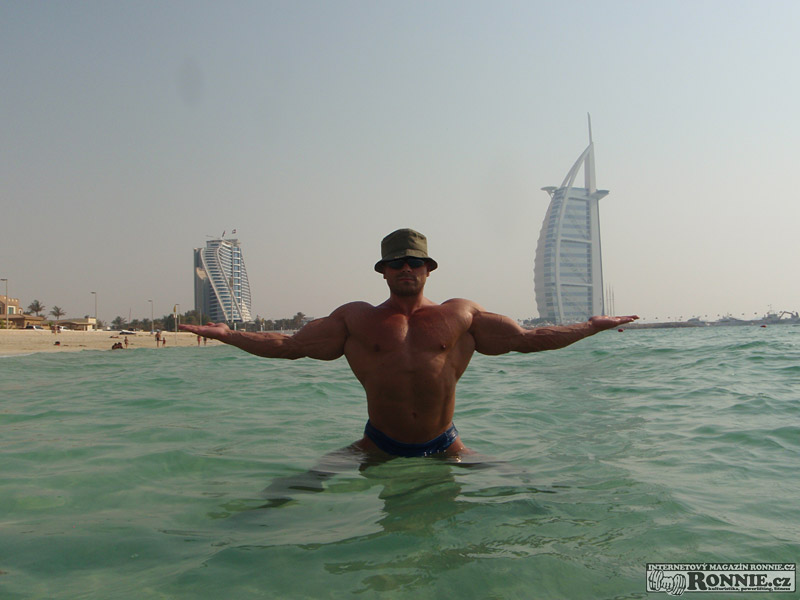 Luk� Osladil a man�el� �pinglovi na dovolen� v Dubaji