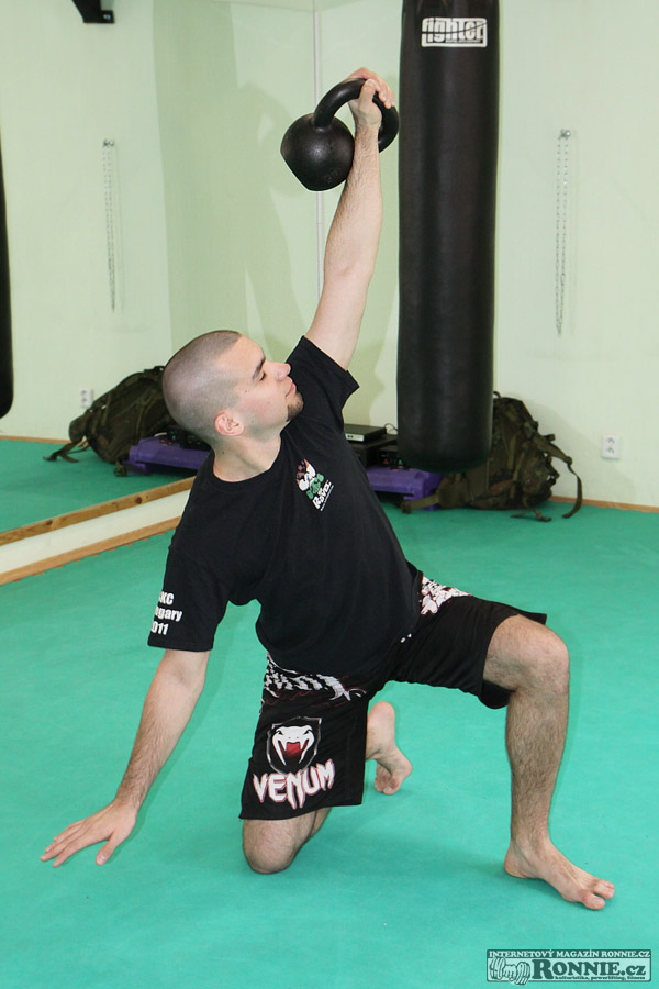 Na vlastn� k��i: Sezn�men� s kettlebellem