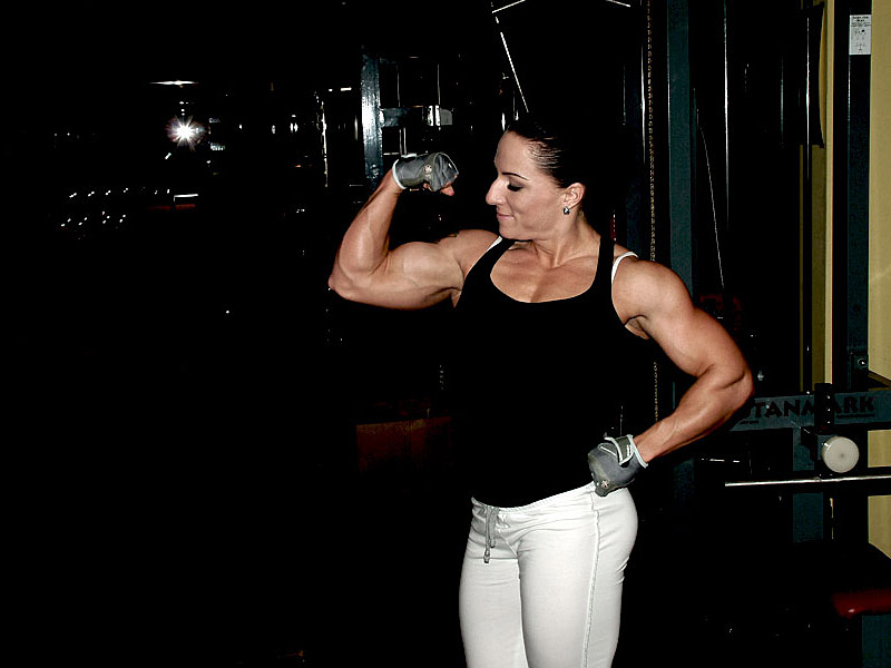 Karol�na Holubcov� - aktu�ln� forma 13 t�dn� p�ed Arnold Classic Europe 2012