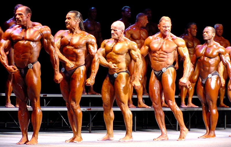 Don Youngblood, Honore Cironte, Juan Barreto-Leoesma, Stan Frydrych a John Simmons na Masters Olympia 2002