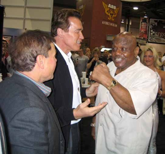Sergio Oliva s Francem Columbem a Arnoldem Schwarzeneggerem v roce 2005