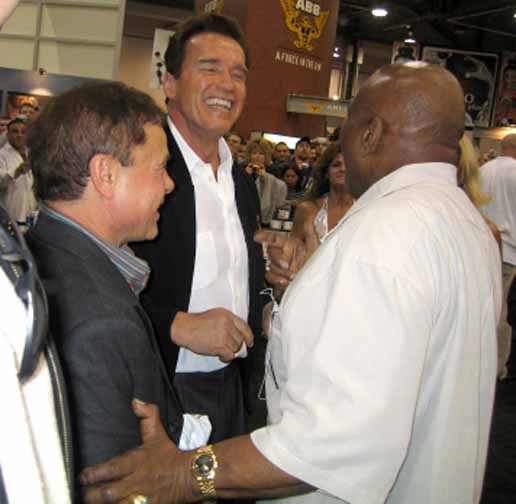Sergio Oliva s Francem Columbem a Arnoldem Schwarzeneggerem v roce 2005