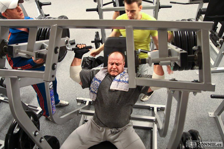 Pavel Butor - tr�nink ramen a triceps� v Eagle Fitness 