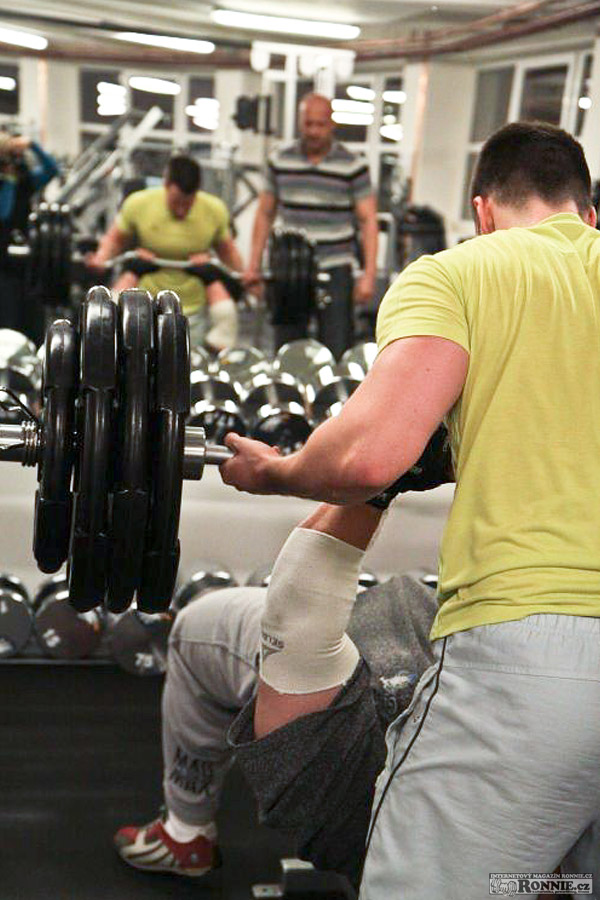 Pavel Butor - tr�nink ramen a triceps� v Eagle Fitness 