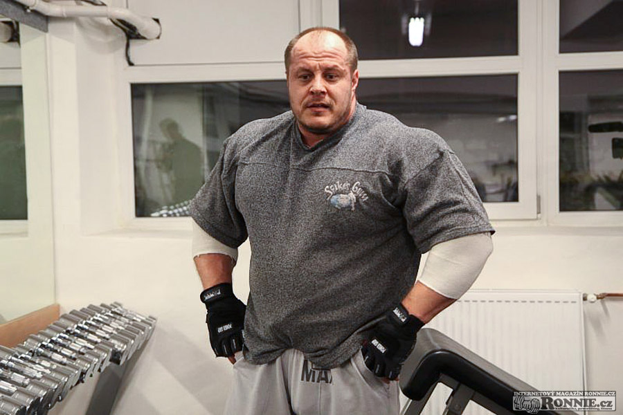 Pavel Butor - tr�nink ramen a triceps� v Eagle Fitness 
