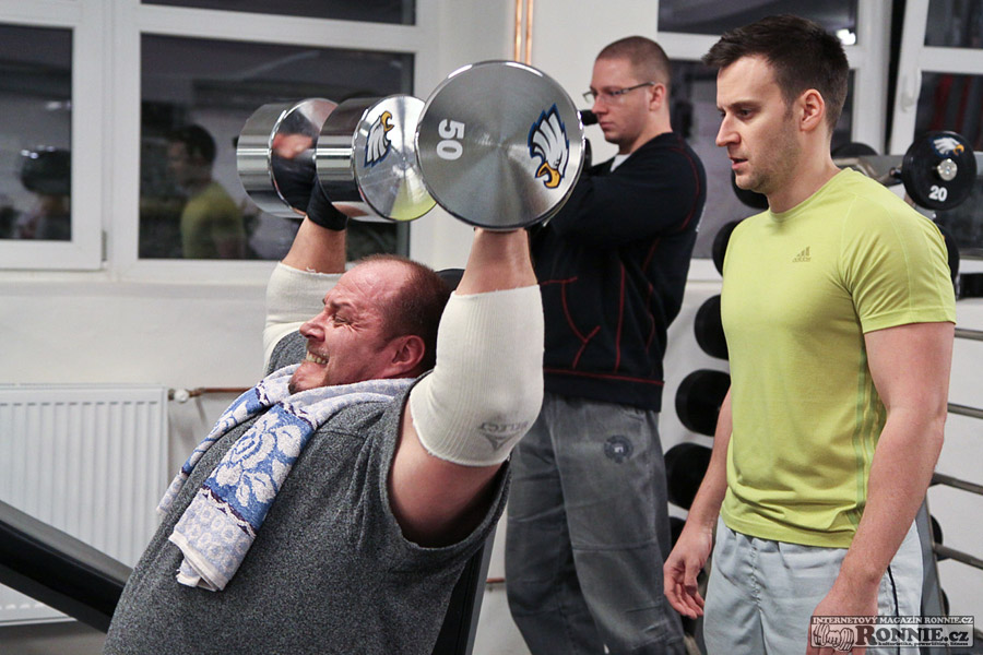 Pavel Butor - tr�nink ramen a triceps� v Eagle Fitness 