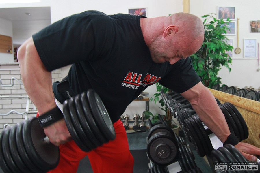 Tom� ct� sv�j n�pis na tri�ku - train hard.