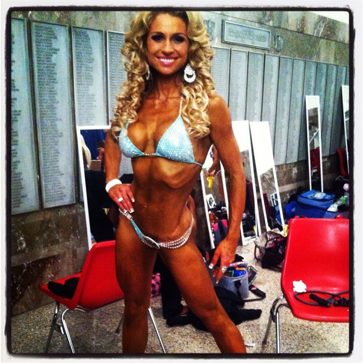 Martina Abukhlal v z�kulis� Arnold Classic Amateur 2013